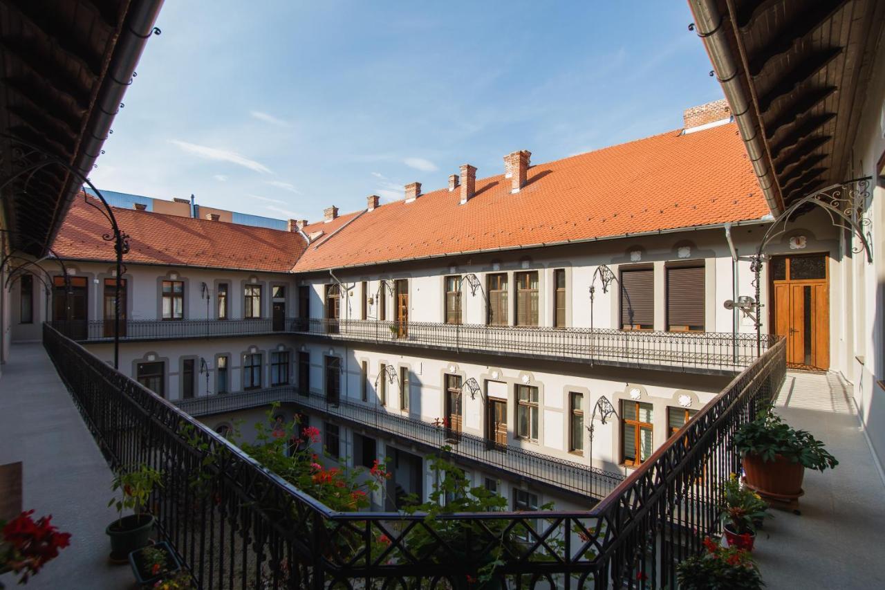 Unique Experience At Rimanoczy Palace Oradea Exterior photo